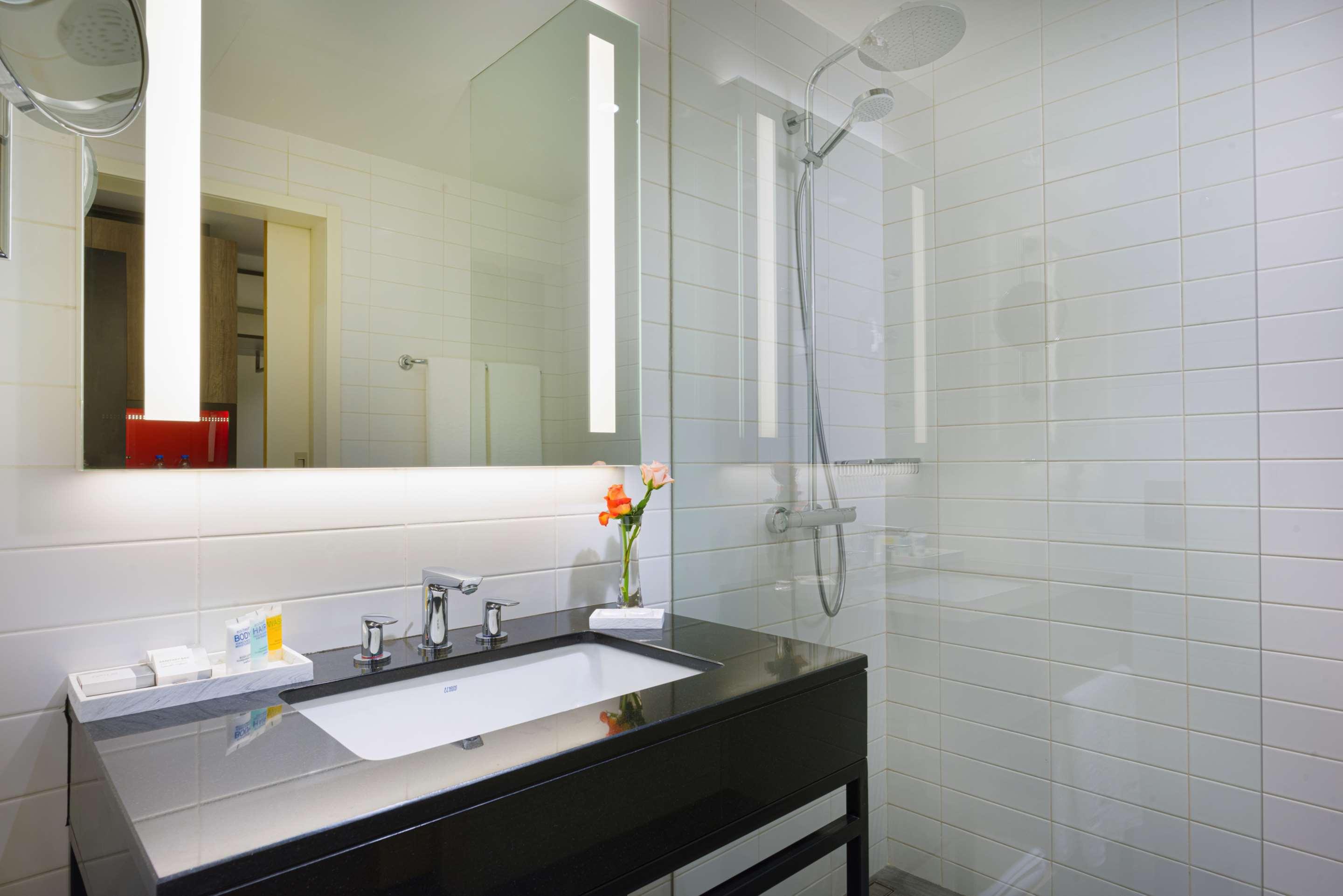 Intercityhotel Нізва Екстер'єр фото