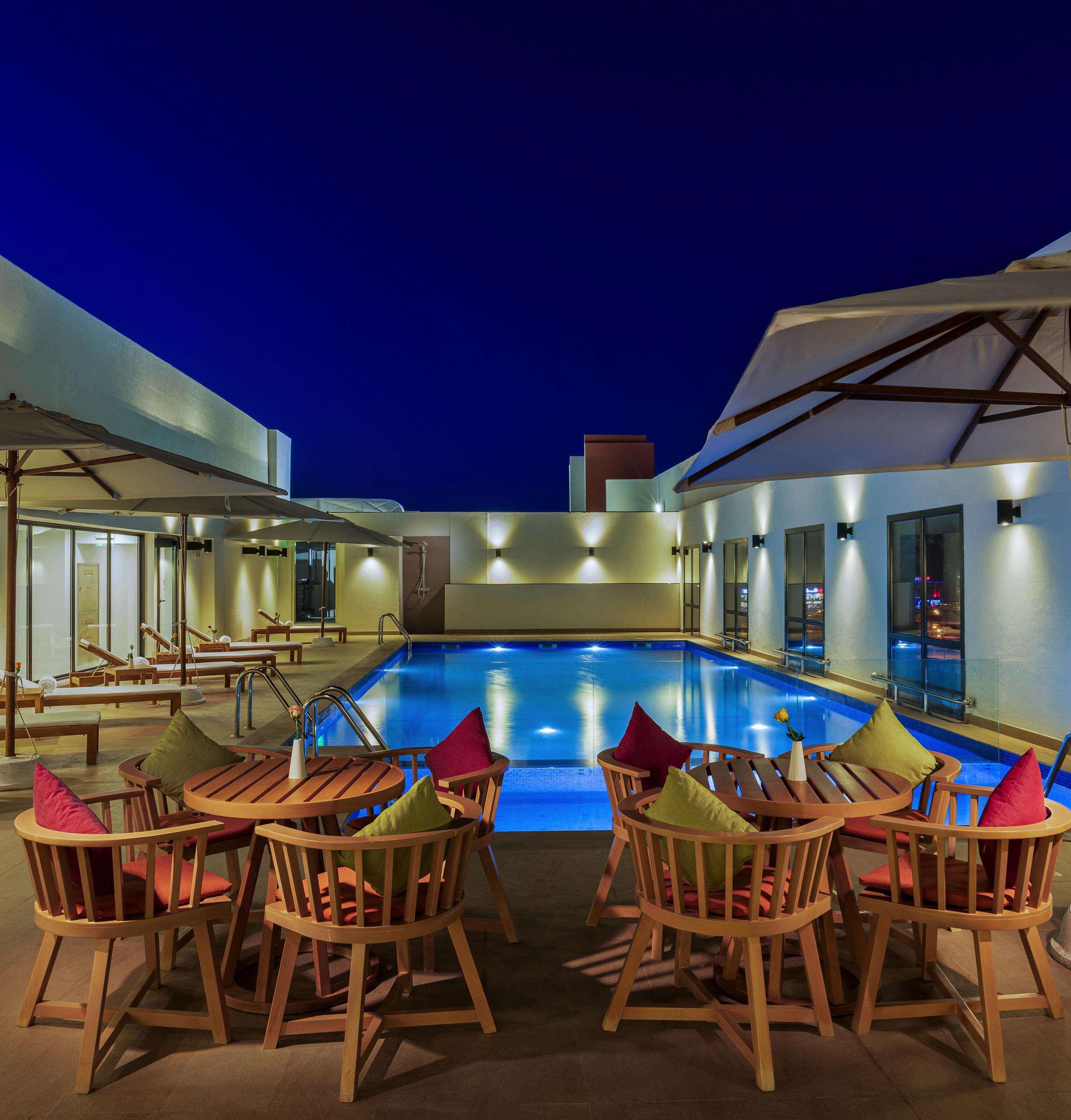 Intercityhotel Нізва Екстер'єр фото