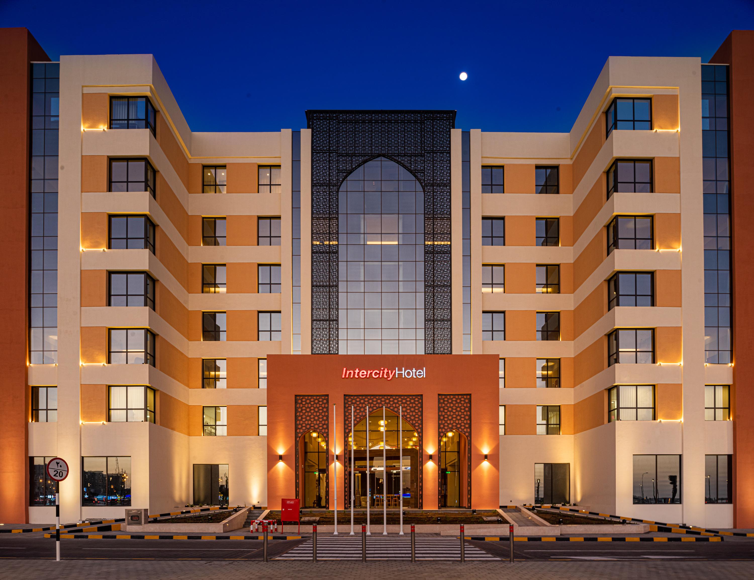Intercityhotel Нізва Екстер'єр фото