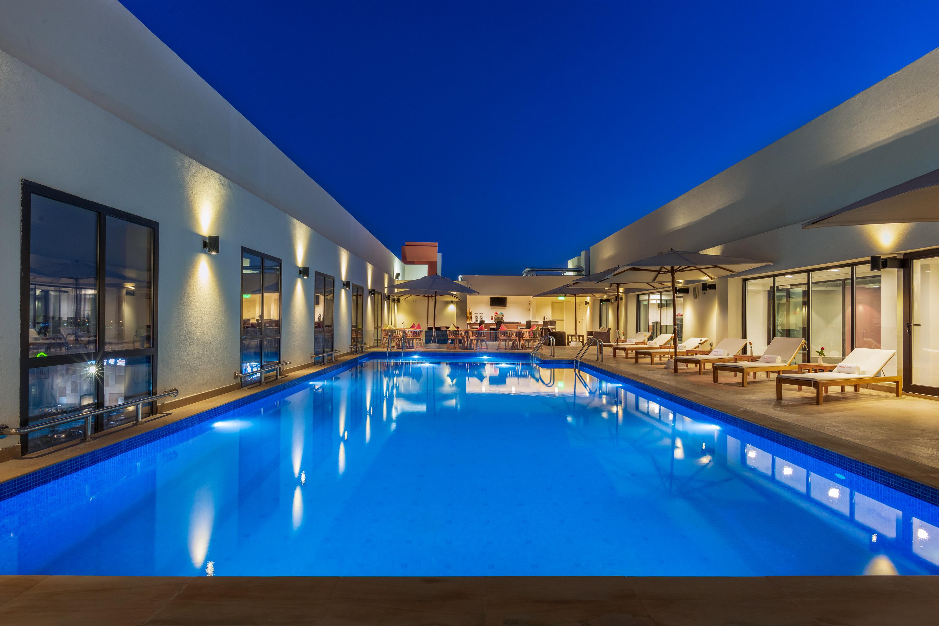 Intercityhotel Нізва Екстер'єр фото