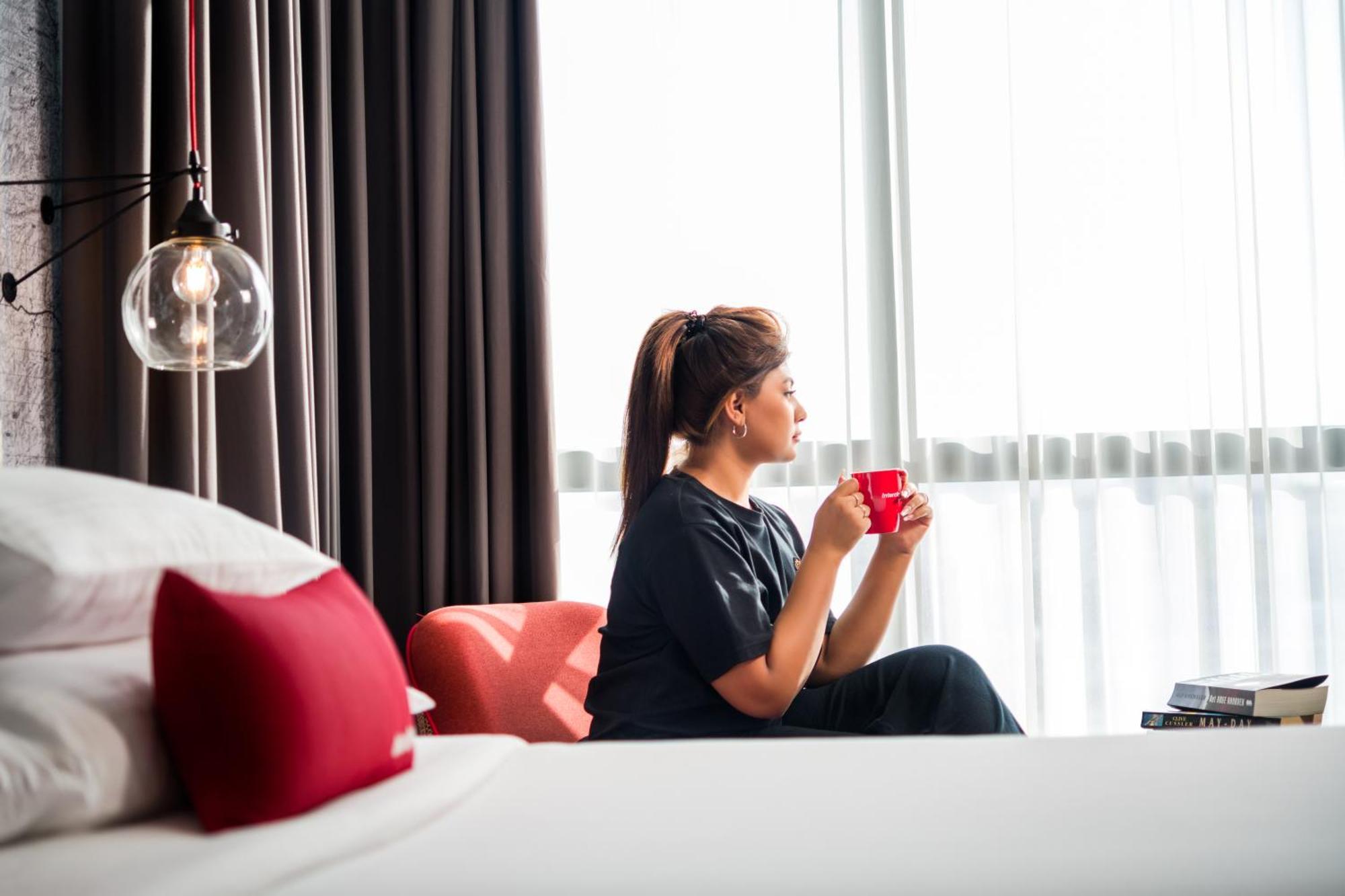 Intercityhotel Нізва Екстер'єр фото